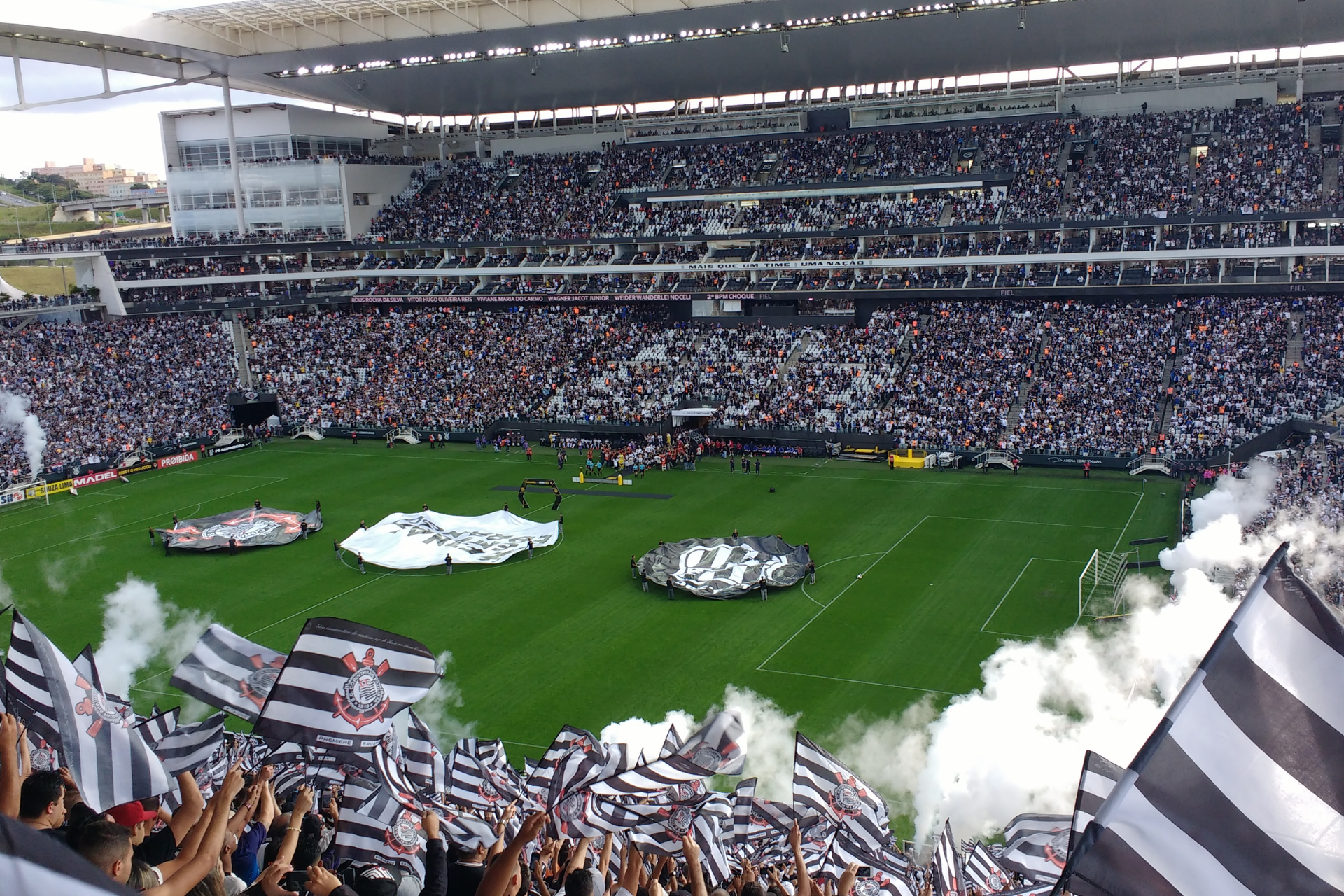 Corinthians reforma gramado da Neo Química Arena e promete padrão de 2014 4 Corinthians reforma gramado da Neo Química Arena e promete padrão de 2014