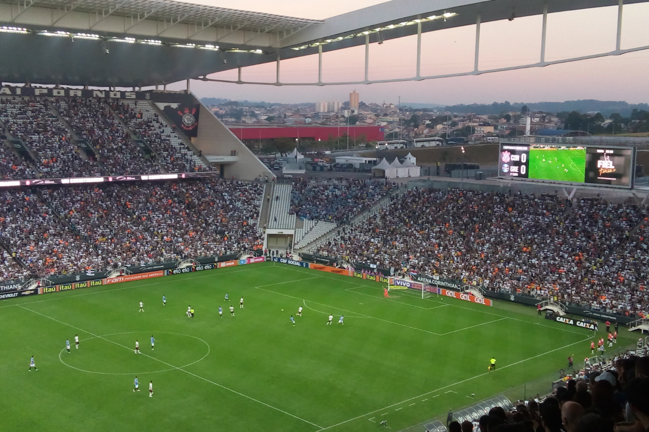 Corinthians reforma gramado da Neo Química Arena e promete padrão de 2014 3 Corinthians reforma gramado da Neo Química Arena e promete padrão de 2014