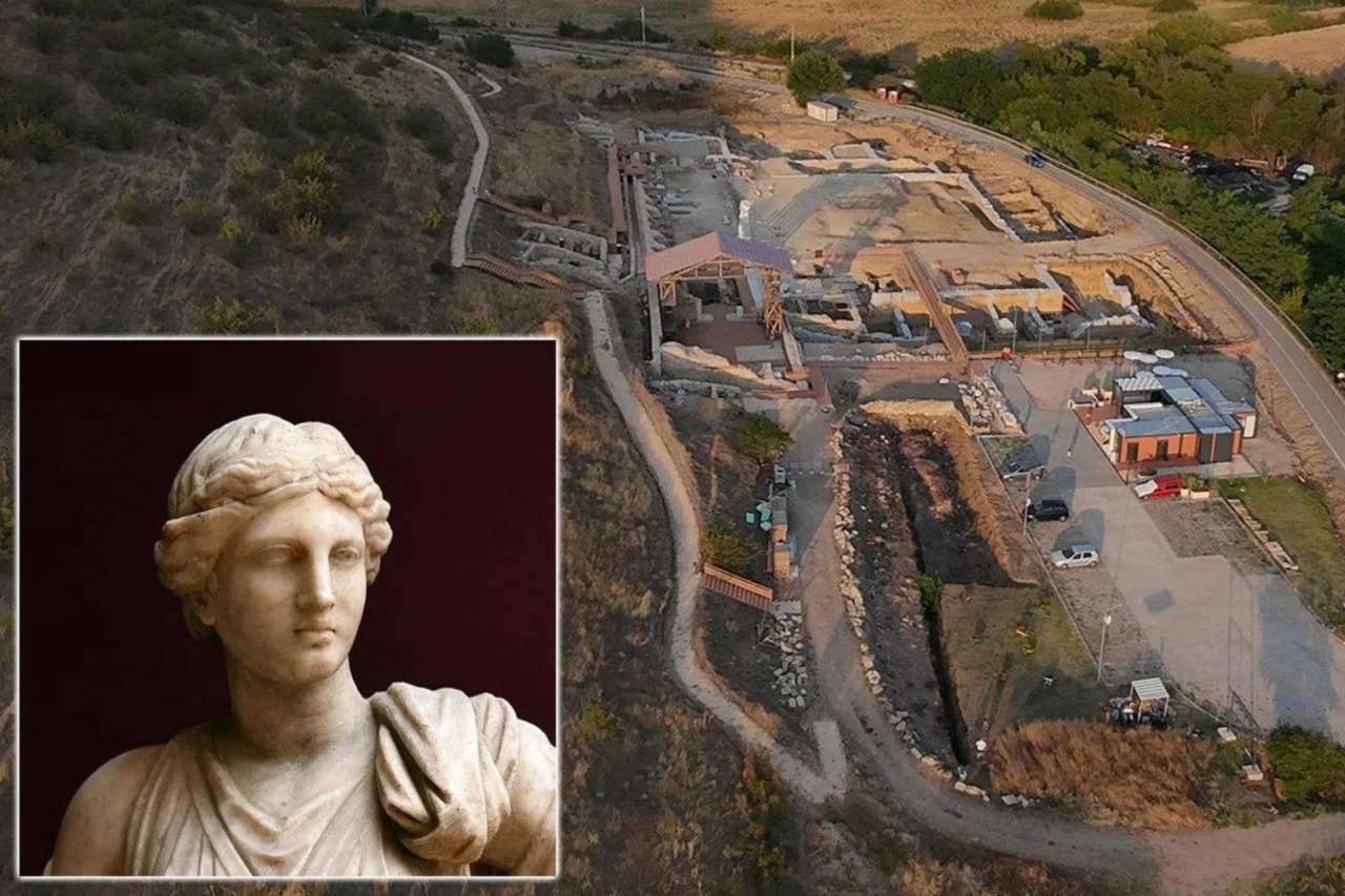 Arqueólogos encontram fragmento de estátua que pode representar Artemis em Heraclea Sintica 36 helo 35 4