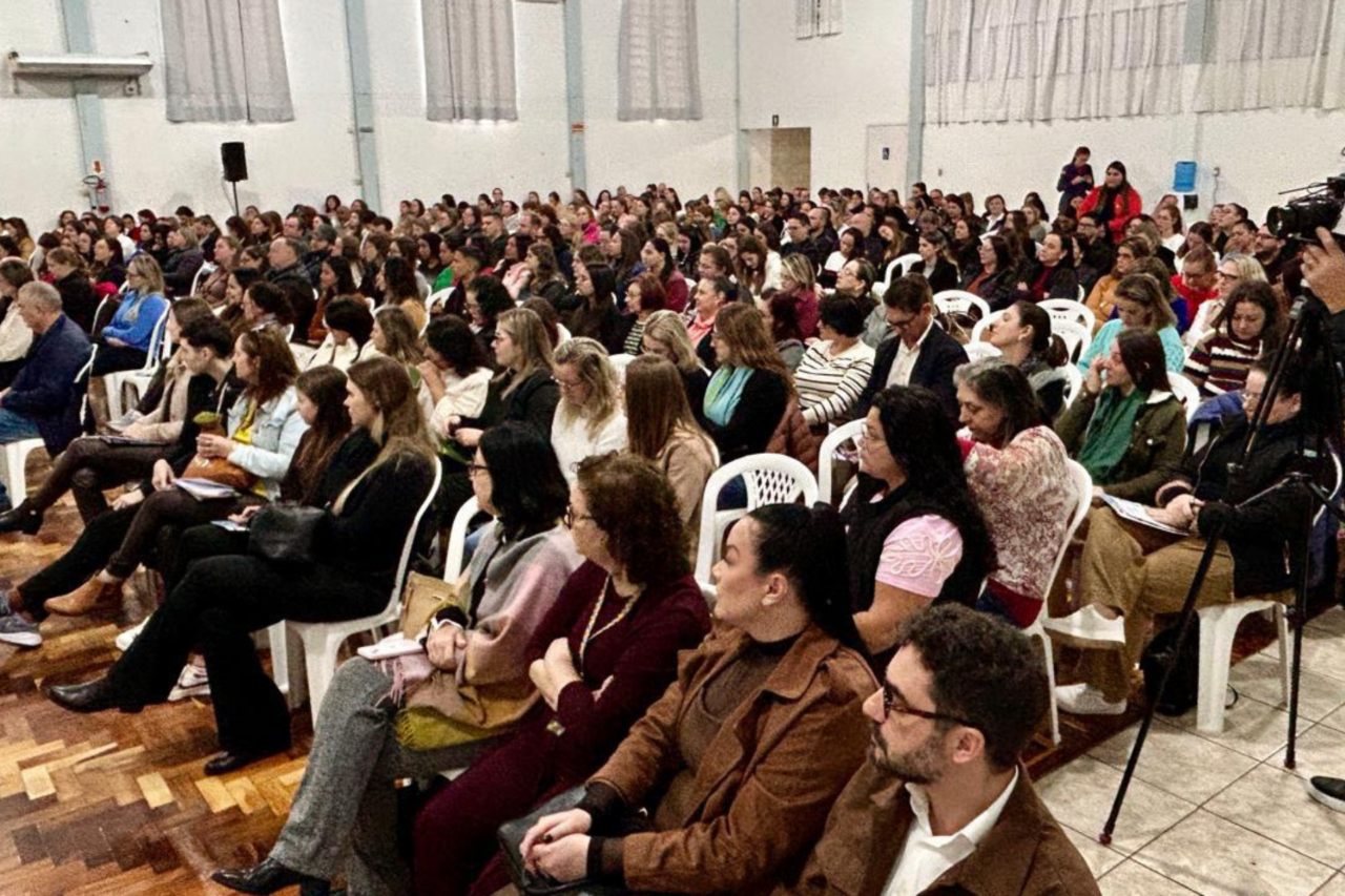 Mauro De Nadal destaca suas leis em seminário sobre o autismo 8 Mauro De Nadal destaca suas leis em seminário sobre o autismo
