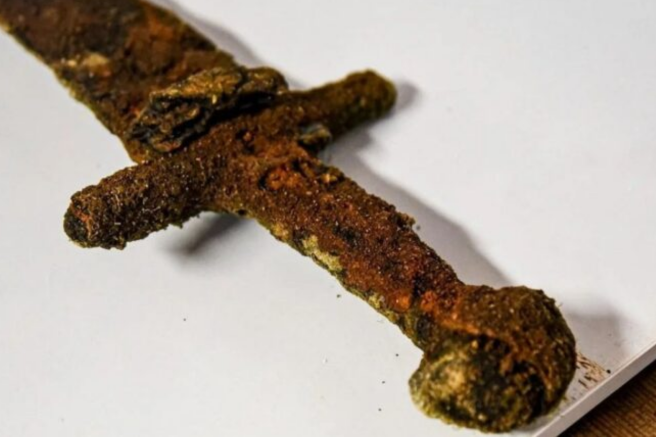 Espada medieval do século 11 é encontrada em rio na Polônia 39 Espada medieval do século 11 é encontrada em rio na Polônia