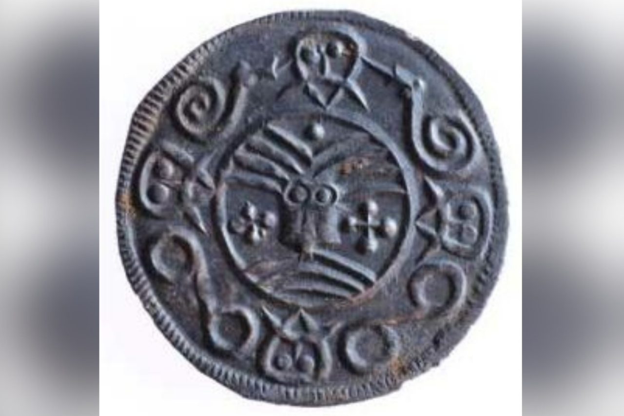 Moedas vikings encontradas na Dinamarca podem ter sido feitas com prata islâmica 36 Moedas vikings encontradas na Dinamarca podem ter sido feitas com prata islâmica