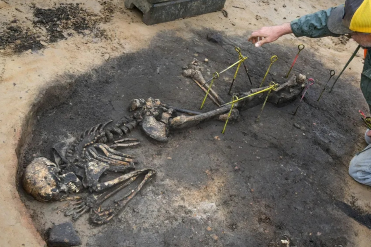 Sepultamento de 5 mil anos em antigo forno levanta hipótese de sacrifício humano na Alemanha 39 Sepultamento de 5 mil anos em antigo forno levanta hipótese de sacrifício humano na Alemanha