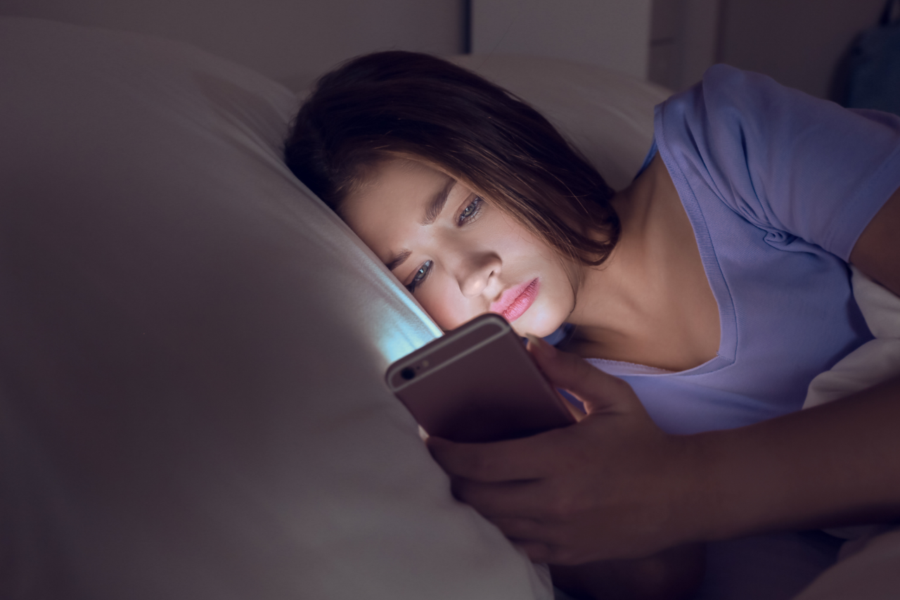 Privação de sono de uma noite provoca alterações mensuráveis nas conexões do cérebro, diz estudo