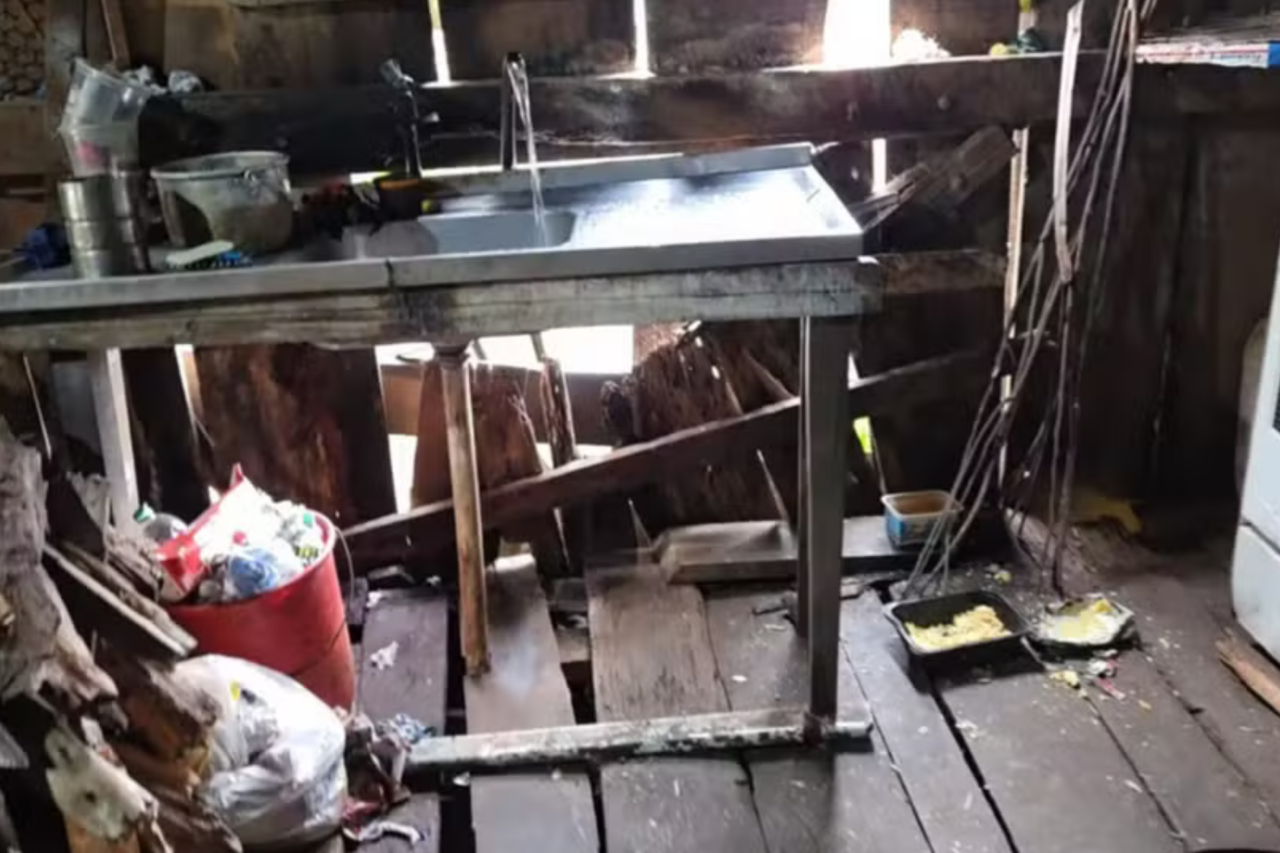 Casal de idosos é resgatado após 20 anos em condição análoga à escravidão em fazenda no Paraná 3 Casal de idosos é resgatado após 20 anos em condição análoga à escravidão em fazenda no Paraná