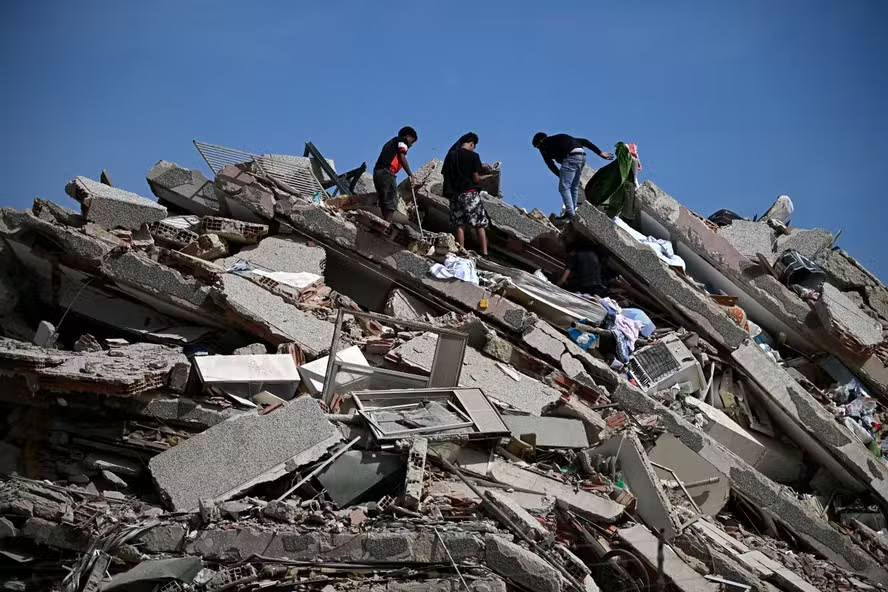 Terremotos na Venezuela já deixam 1.450 mortos e mais de 3 mil feridos, dizem autoridades 4 La Guaira é a região mais afetada pelos terremotos; equipes internacionais seguem nas buscas por sobreviventes