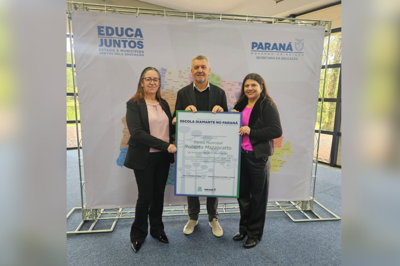 Escola Roberto Mazzocatto é reconhecida com Prêmio Alfabetiza Juntos por desempenho no Paraná 3 A Escola Municipal Roberto Mazzocatto recebeu o prêmio reconhecimento pelos excelentes resultados alcançados no Índice de Alfabetização do Paraná