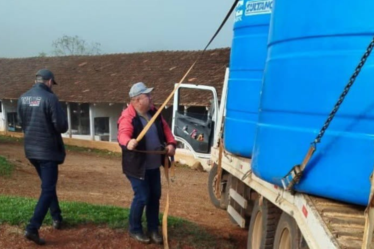 Defesa Civil distribui novas caixas d’água para comunidades do interior de São José do Cedro 4 Novo lote de caixas d’água será usado para substituir reservatórios com mais de 20 anos e ampliar o armazenamento em períodos de estiagem