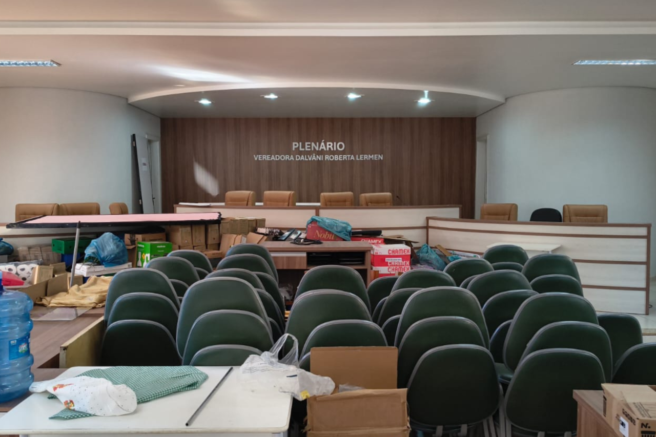 Concluídas as obras de reforma da Câmara de Vereadores de Guarujá do Sul 3 Obras incluíram substituição completa do telhado, pintura interna e externa, recuperação de espaços danificados e melhorias na iluminação do prédio