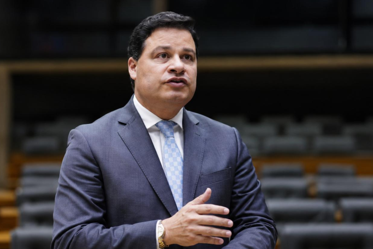 Pesquisa Radar Inteligência mostra Sandro Alex em crescimento na disputa pelo Governo do Paraná, com empate técnico pelo segundo lugar e avanço no cenário com apoio de Ratinho Junior