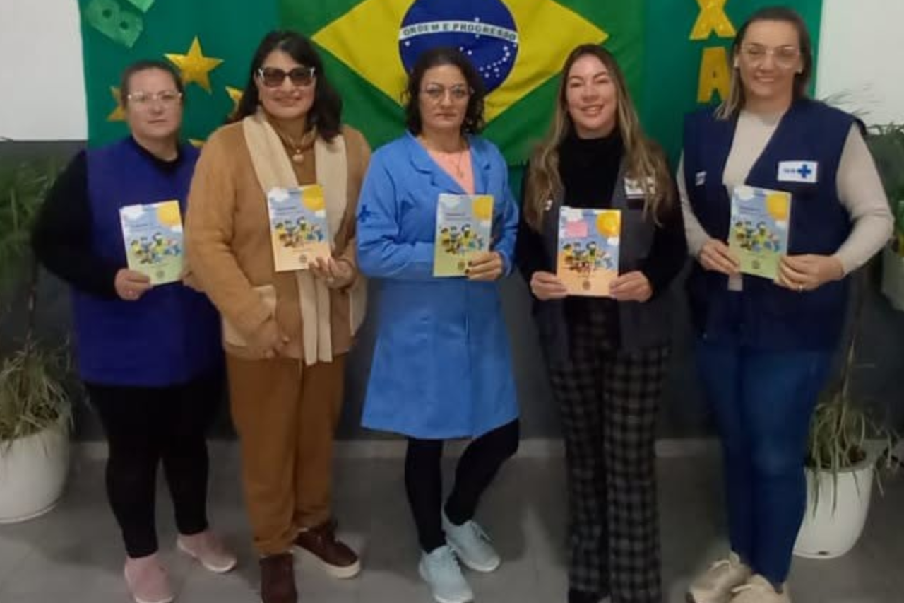 Saúde confere carteirinhas de vacinação de alunos em escolas de Dionísio Cerqueira 6 Secretaria de Saúde de Dionísio Cerqueira verificou carteirinhas de vacinação de estudantes de 6 a 14 anos e orientou famílias sobre doses em atraso