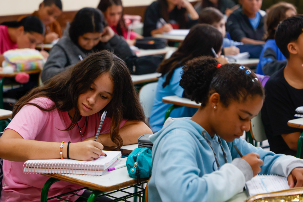 Escolas estaduais do Paraná recebem campanha de prevenção a doenças do inverno 3 Campanha das secretarias da Educação e da Saúde orienta escolas estaduais do Paraná sobre prevenção de doenças respiratórias e cardiovasculares durante o inverno
