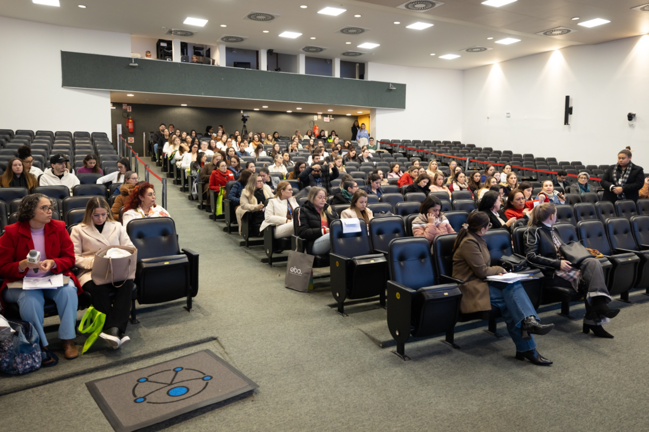 Seminário em Santa Catarina debate atendimento a pessoas com estomia e doenças crônicas 3 Seminário realizado na Alesc reúne profissionais de saúde para ampliar a qualificação no atendimento a pessoas com estomia, doenças inflamatórias intestinais e epidermólise bolhosa