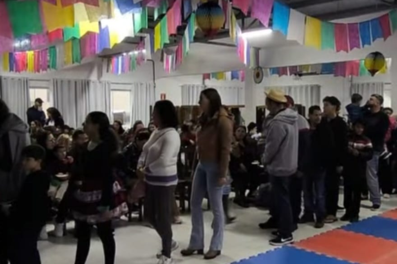 Primeiro Arraial do CRAS reúne cerca de 250 participantes em Barracão 5 Evento promovido pela Administração Municipal de Barracão, por meio do CRAS, reuniu crianças, adolescentes e familiares atendidos pelo SCFV