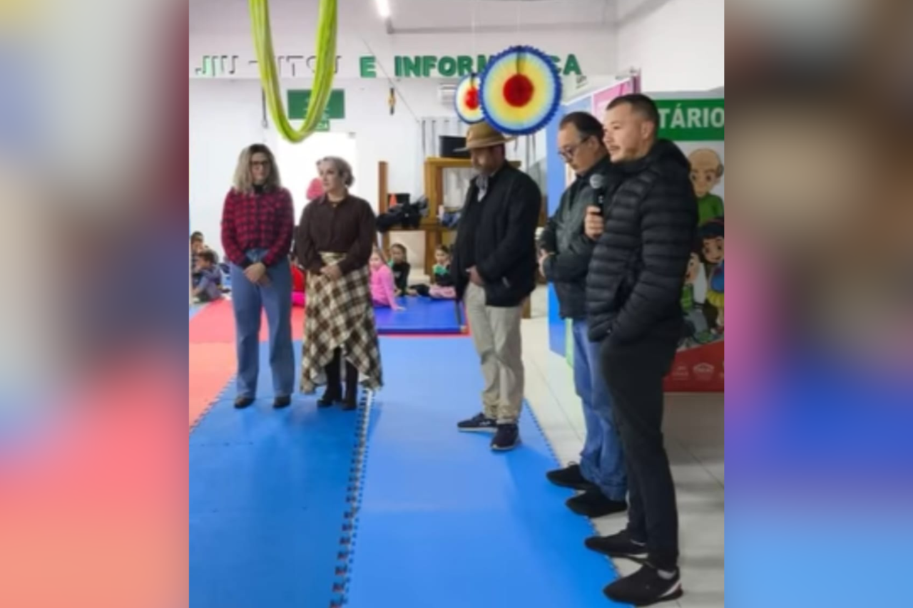 Primeiro Arraial do CRAS reúne cerca de 250 participantes em Barracão 7 Evento promovido pela Administração Municipal de Barracão, por meio do CRAS, reuniu crianças, adolescentes e familiares atendidos pelo SCFV