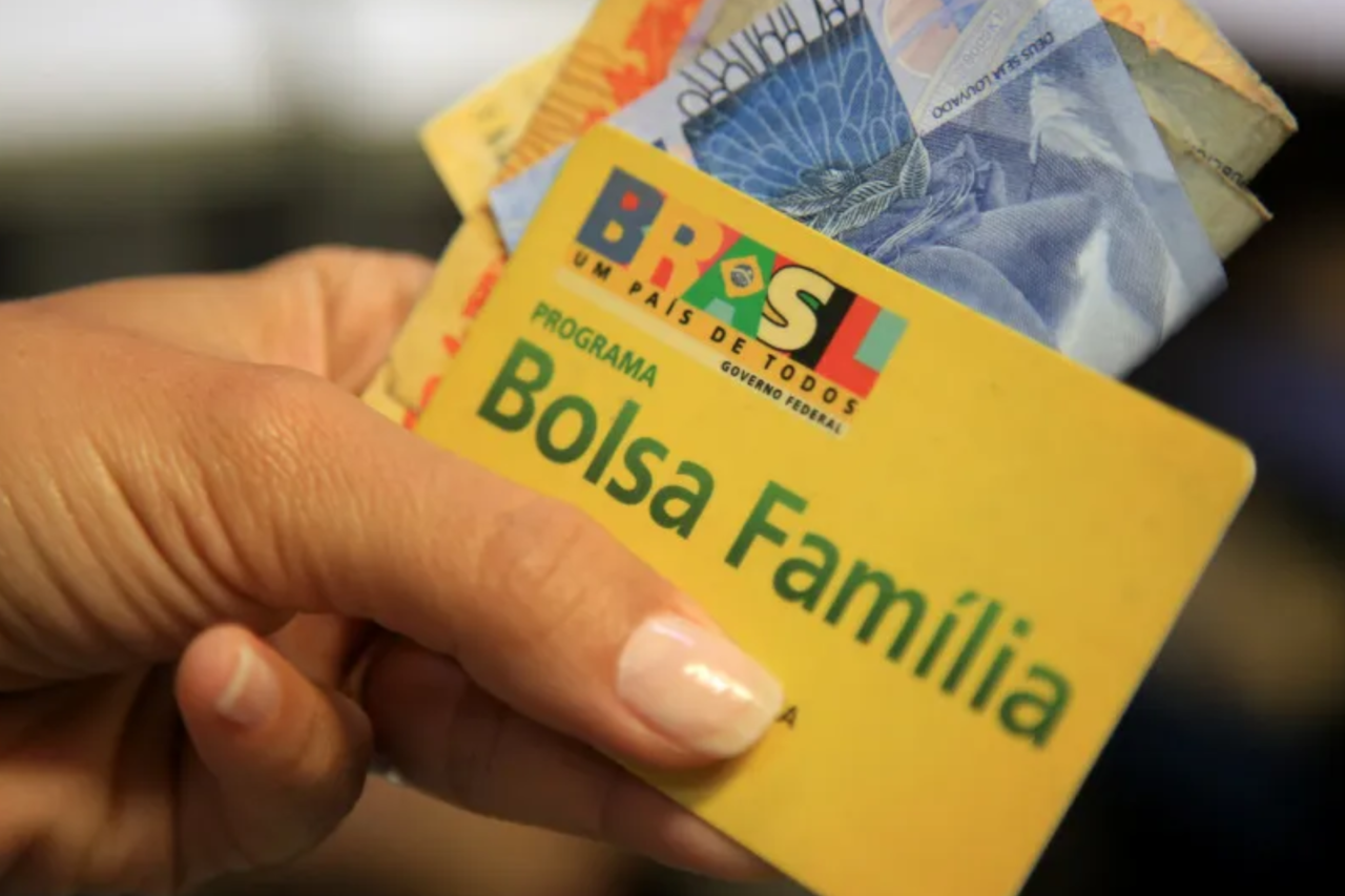 Caixa paga parcela de junho do Bolsa Família para beneficiários com NIS final 6 17 Caixa libera nesta quarta-feira o Bolsa Família para beneficiários com NIS final 6. Valor médio pago em junho chega a R$ 677,66 por família