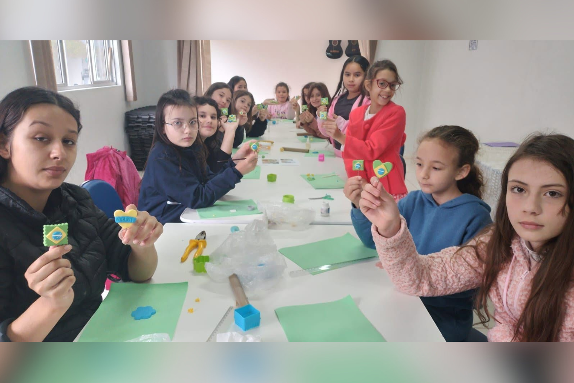 CRAS realiza oficina de artesanato com crianças e adolescentes em Dionísio Cerqueira