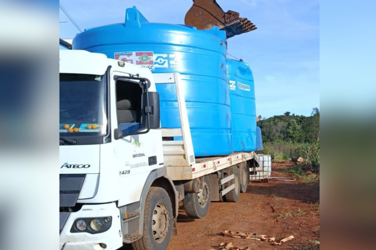 Defesa Civil distribui novas caixas d’água para comunidades do interior de São José do Cedro 6 Novo lote de caixas d’água será usado para substituir reservatórios com mais de 20 anos e ampliar o armazenamento em períodos de estiagem