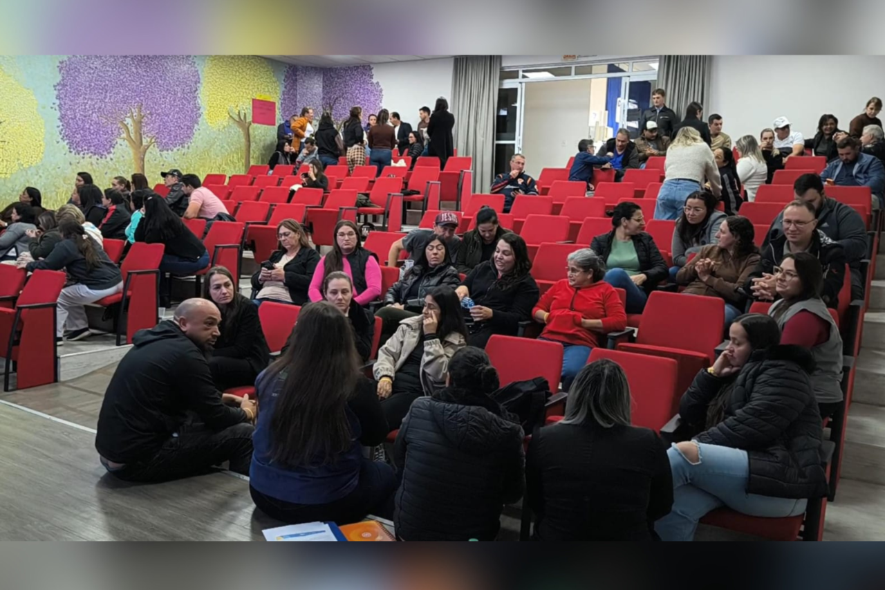 Conferência municipal define prioridades e aponta gargalos no atendimento pelo SUS 3 Encontro reuniu profissionais, entidades e representantes da comunidade cerqueirense para discutir prioridades da saúde pública