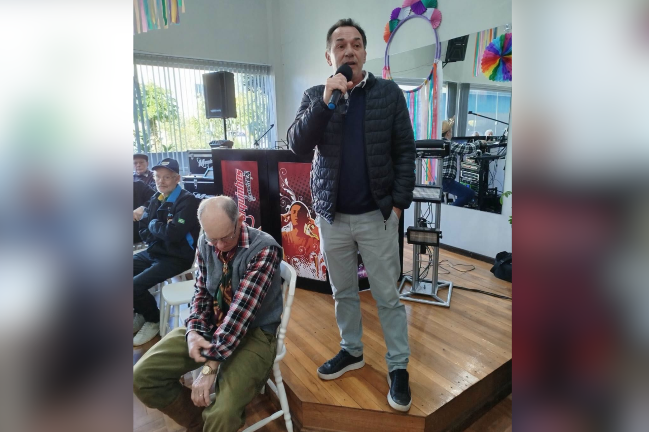 Arraial da Melhor Idade reúne mais de 400 idosos em São José do Cedro 5 Evento realizado no Centro dos Idosos reuniu mais de 400 participantes, contou com atividades juninas e escolheu Felipe de Mattos e Ivânia de Martini como Sinhô e Sinhá 2026