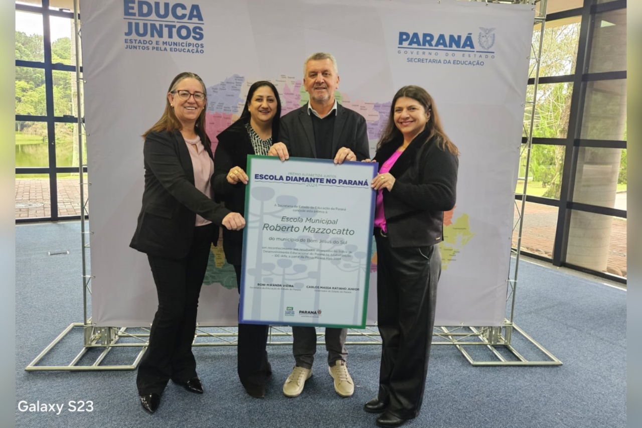 A Escola Municipal Roberto Mazzocatto recebeu o prêmio reconhecimento pelos excelentes resultados alcançados no Índice de Alfabetização do Paraná