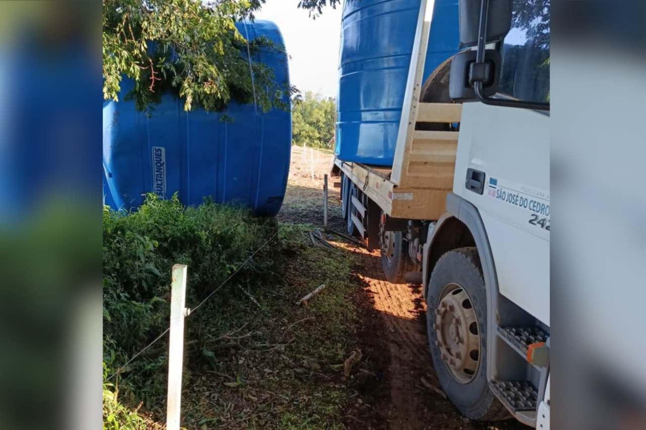 Defesa Civil distribui novas caixas d’água para comunidades do interior de São José do Cedro 5 Novo lote de caixas d’água será usado para substituir reservatórios com mais de 20 anos e ampliar o armazenamento em períodos de estiagem