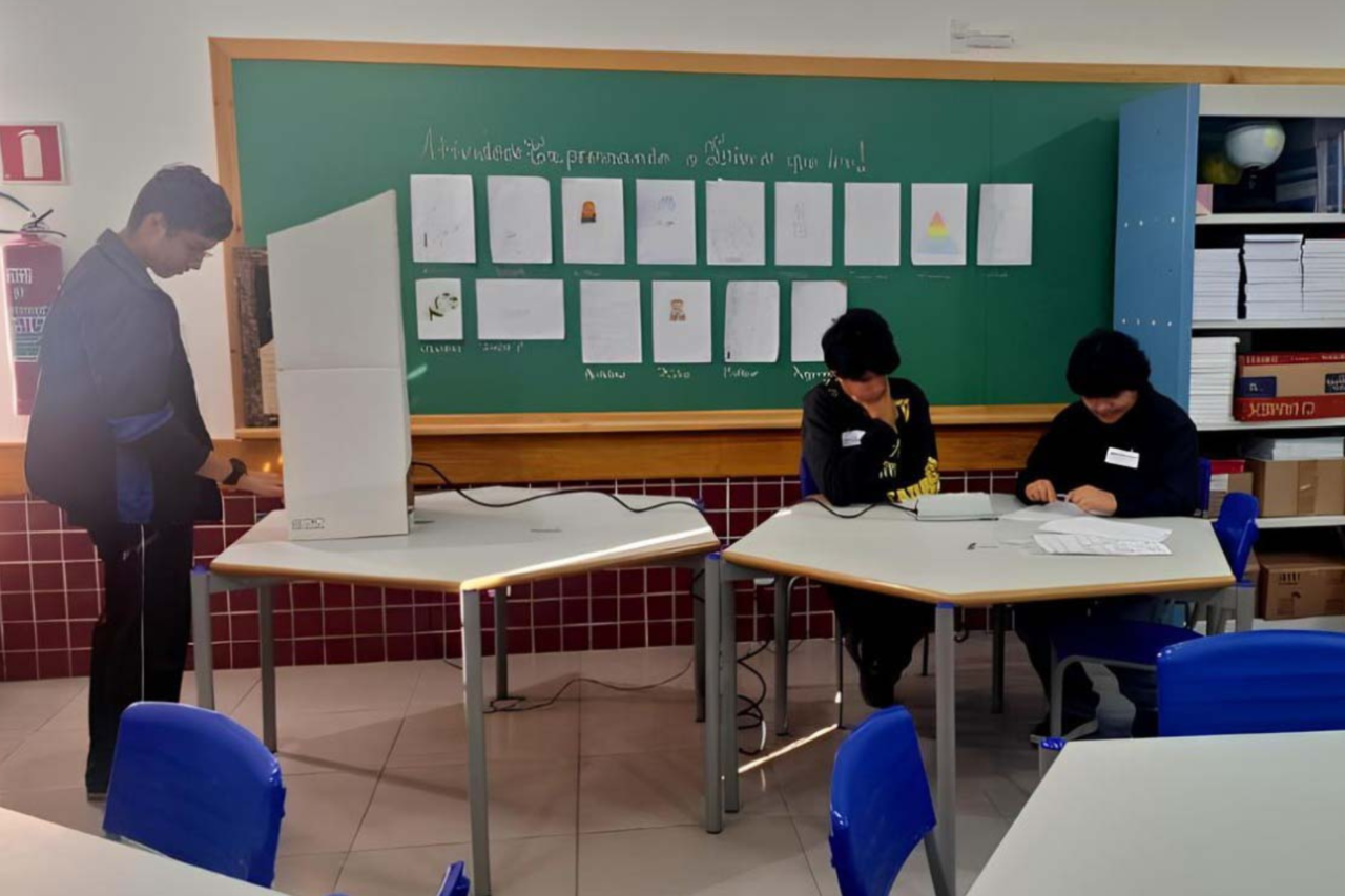 Alunos de 88 colégios estaduais participam de eleições do Parlamento Jovem no Paraná 4 Alunos de 88 colégios estaduais participam de eleições do Parlamento Jovem no Paraná