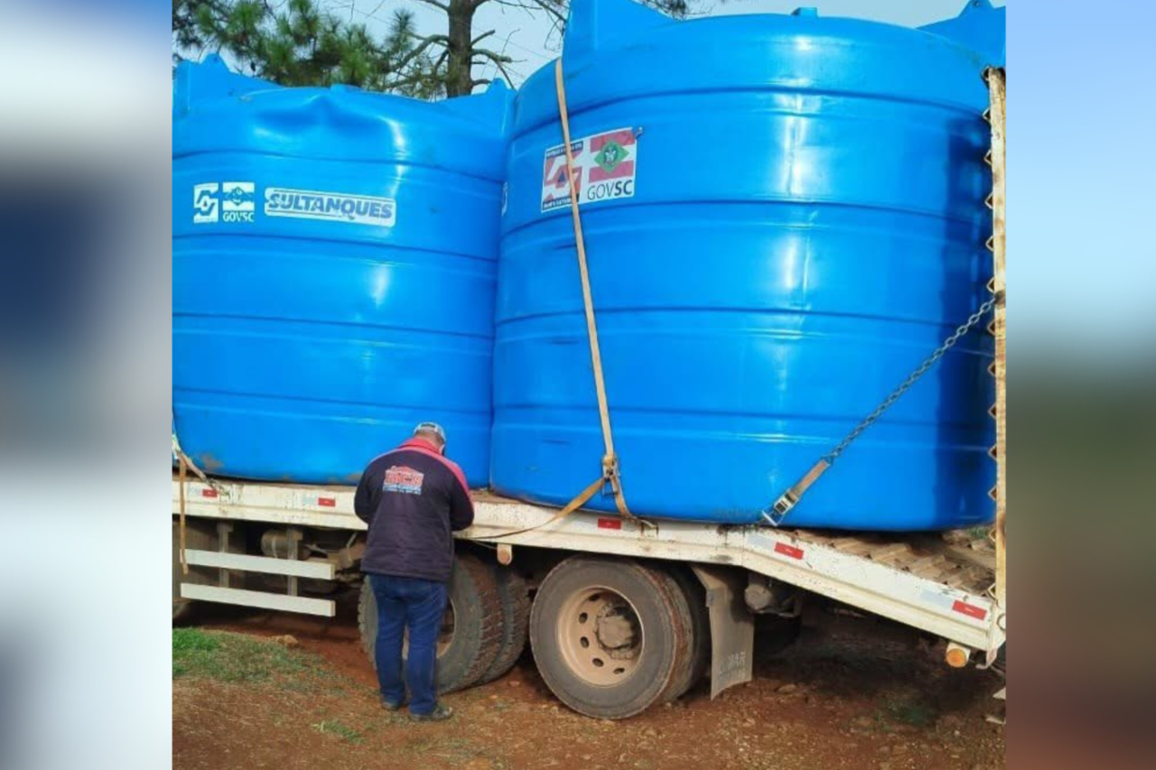 Defesa Civil distribui novas caixas d’água para comunidades do interior de São José do Cedro 8 Novo lote de caixas d’água será usado para substituir reservatórios com mais de 20 anos e ampliar o armazenamento em períodos de estiagem