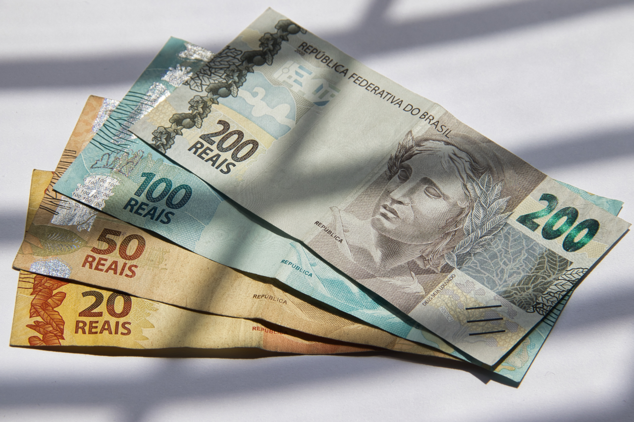 Trabalhadores e herdeiros que solicitaram o ressarcimento do antigo Fundo PIS/Pasep até 31 de maio recebem nesta quinta-feira. Valor médio é de R$ 2,8 mil