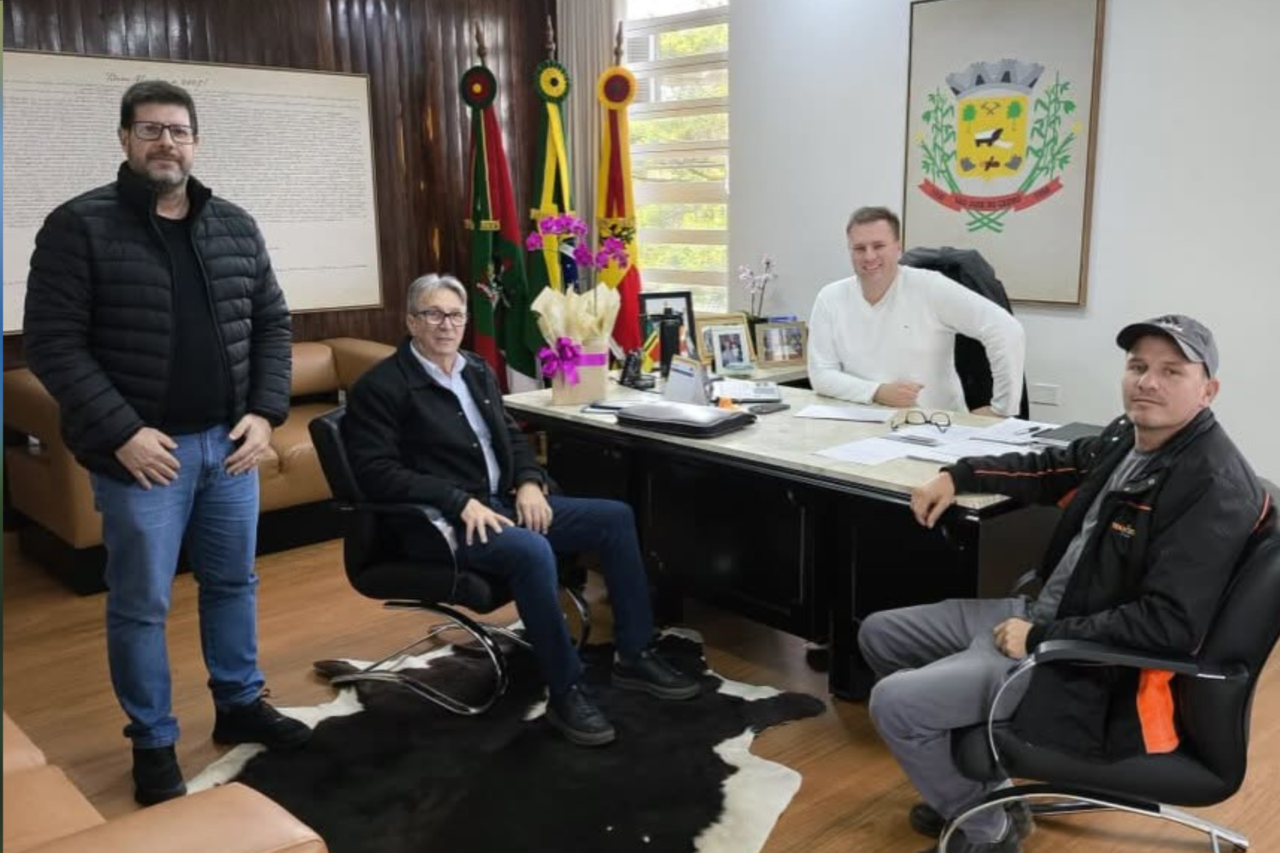 São José do Cedro e ARIS discutem ações para fortalecer serviços de saneamento básico 1 Visita do diretor-geral da ARIS a São José do Cedro tratou de regulação, planejamento e melhorias nos serviços de saneamento prestados à população