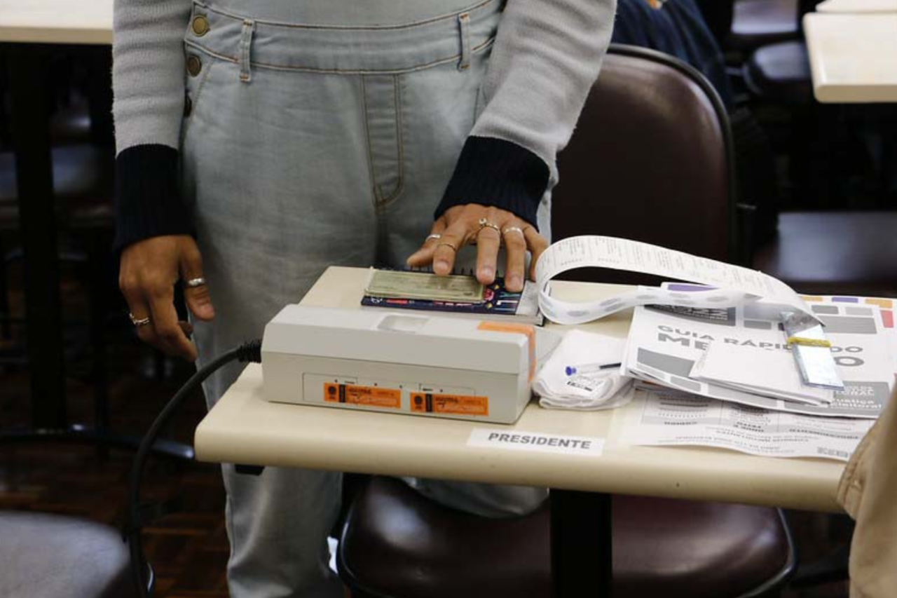 Alunos de 88 colégios estaduais participam de eleições do Parlamento Jovem no Paraná