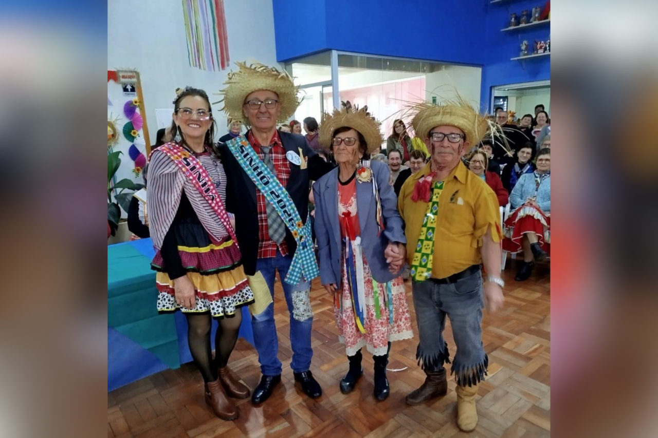 Arraial da Melhor Idade reúne mais de 400 idosos em São José do Cedro 16 Evento realizado no Centro dos Idosos reuniu mais de 400 participantes, contou com atividades juninas e escolheu Felipe de Mattos e Ivânia de Martini como Sinhô e Sinhá 2026