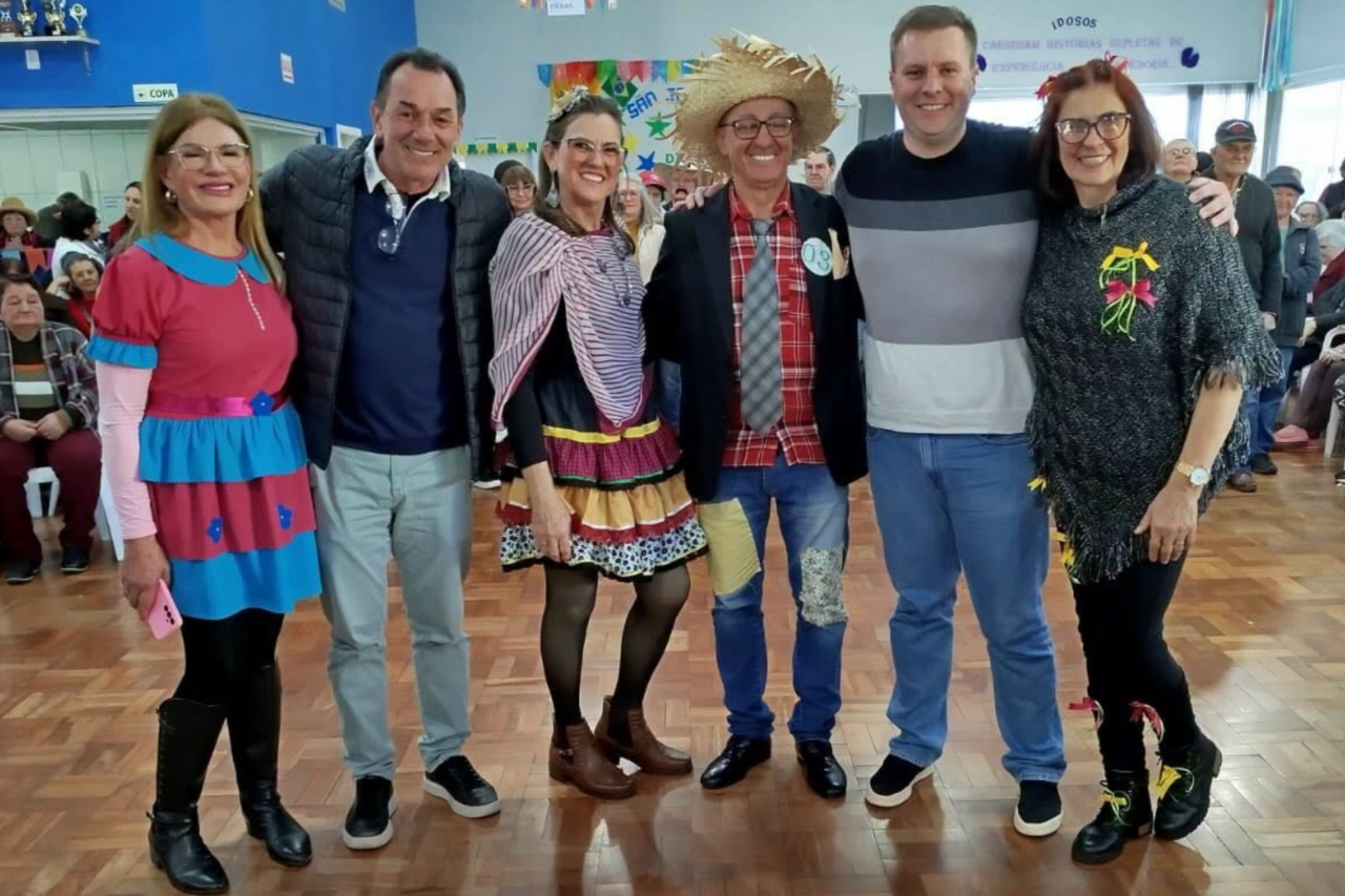 Arraial da Melhor Idade reúne mais de 400 idosos em São José do Cedro 17 Evento realizado no Centro dos Idosos reuniu mais de 400 participantes, contou com atividades juninas e escolheu Felipe de Mattos e Ivânia de Martini como Sinhô e Sinhá 2026