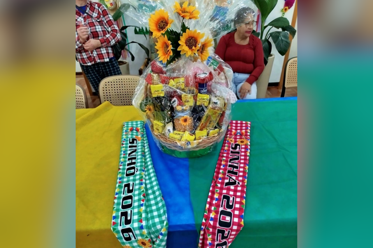 Arraial da Melhor Idade reúne mais de 400 idosos em São José do Cedro 19 Evento realizado no Centro dos Idosos reuniu mais de 400 participantes, contou com atividades juninas e escolheu Felipe de Mattos e Ivânia de Martini como Sinhô e Sinhá 2026