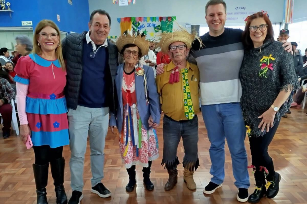 Arraial da Melhor Idade reúne mais de 400 idosos em São José do Cedro 22 Evento realizado no Centro dos Idosos reuniu mais de 400 participantes, contou com atividades juninas e escolheu Felipe de Mattos e Ivânia de Martini como Sinhô e Sinhá 2026