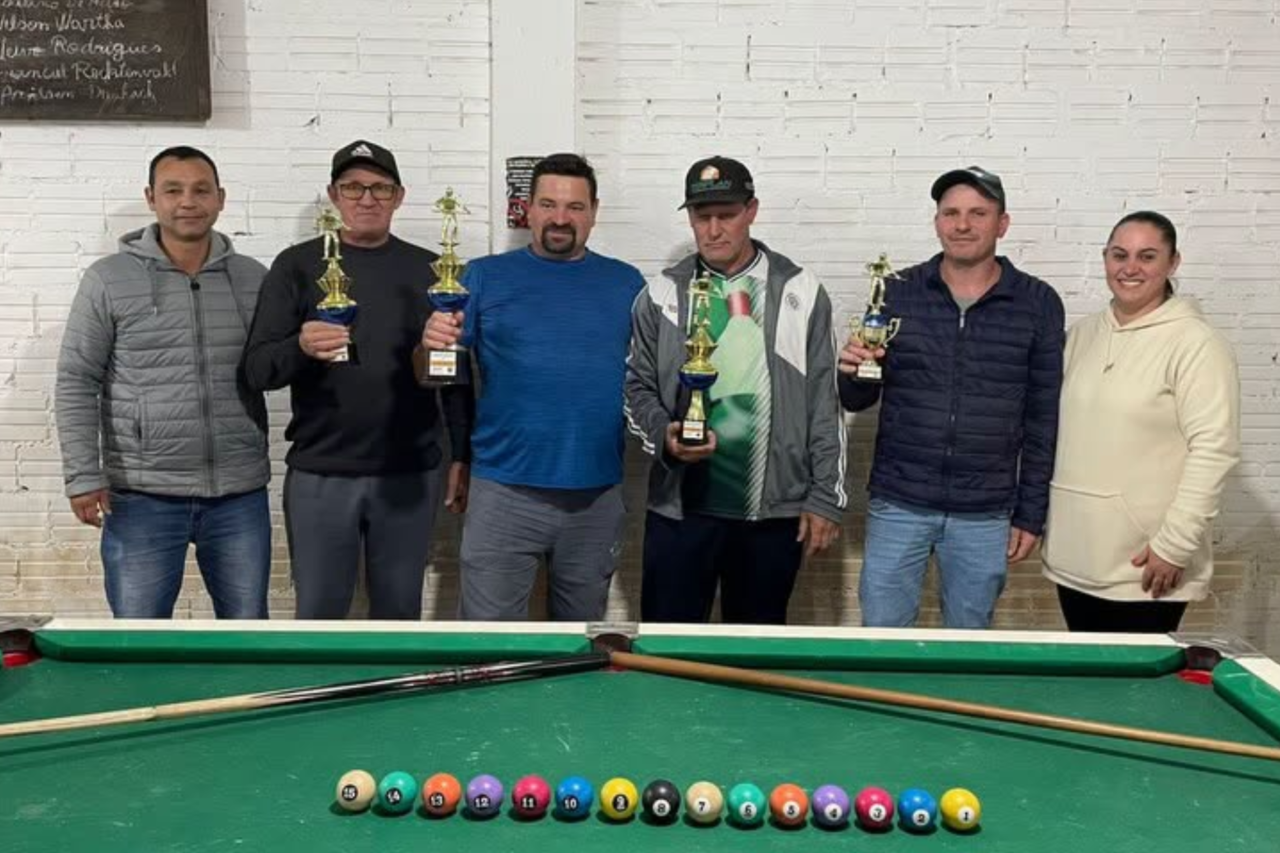 Idalino de Mello conquista título do Campeonato Interiorano de Sinuca Individual em São José do Cedro 5 Final do Campeonato Interiorano de Sinuca Individual foi realizada no Clube do Padre Réus e premiou os quatro primeiros colocados da competição