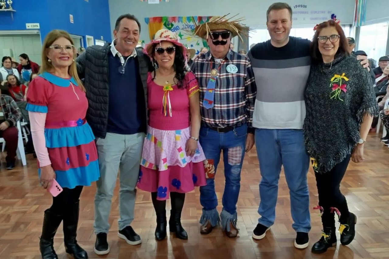 Arraial da Melhor Idade reúne mais de 400 idosos em São José do Cedro 27 Evento realizado no Centro dos Idosos reuniu mais de 400 participantes, contou com atividades juninas e escolheu Felipe de Mattos e Ivânia de Martini como Sinhô e Sinhá 2026