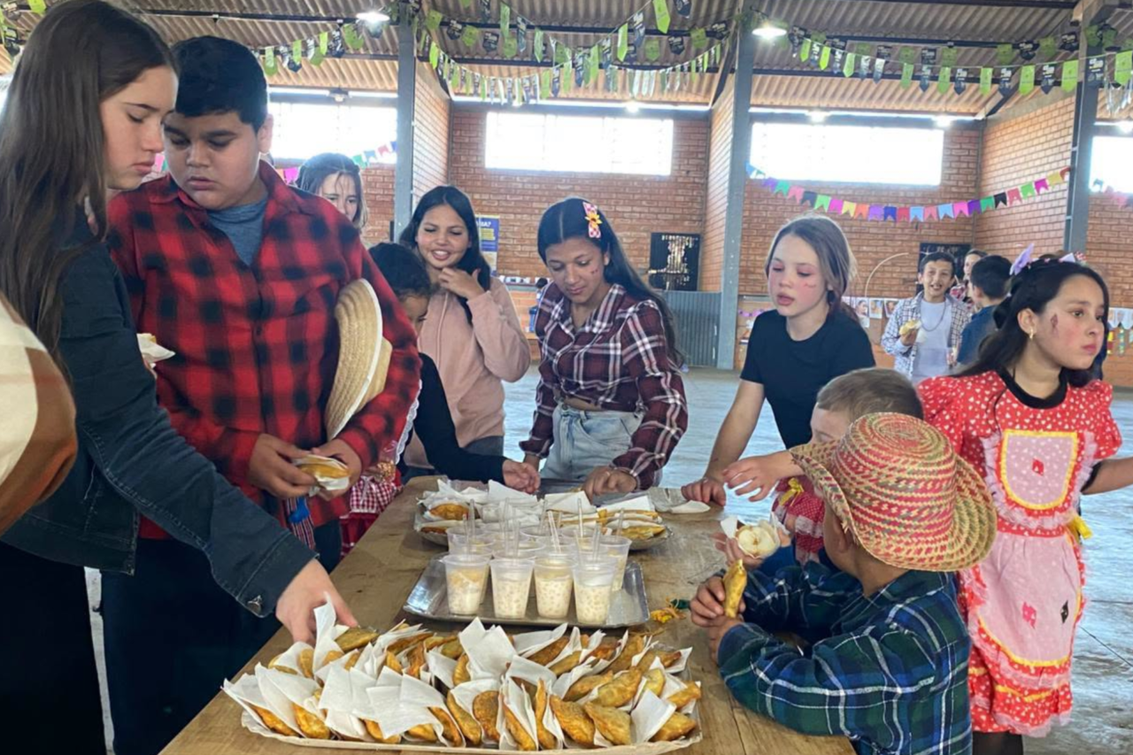 Festa Junina da Assistência Social reúne participantes de programas em Dionísio Cerqueira 4 Evento promovido pela Secretaria Municipal de Assistência Social reuniu crianças, adolescentes e usuários atendidos por programas sociais do município