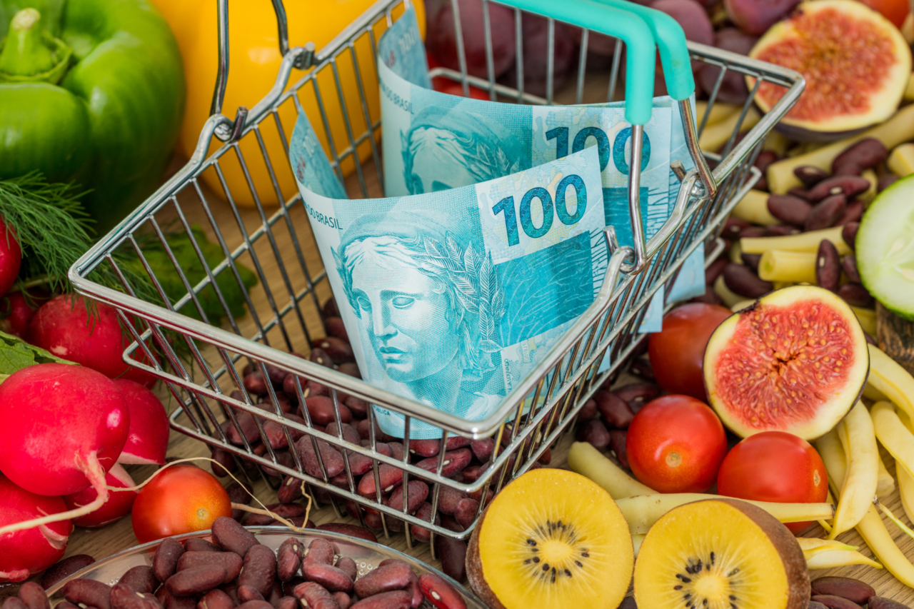 Economistas mantiveram a projeção do IPCA em 5,33% para este ano, após 15 semanas de alta, enquanto estimativas para juros e dólar ficaram estáveis