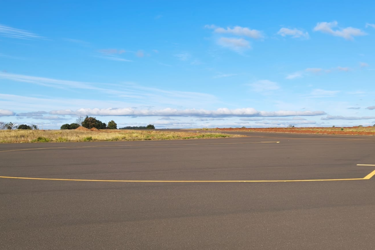 Dionísio Cerqueira planeja construção de hangares e ampliação da estrutura do aeroporto 7 Município prepara edital de concessão, prevê concluir a sinalização em até 90 dias e busca integrar aeroporto à aviação regional