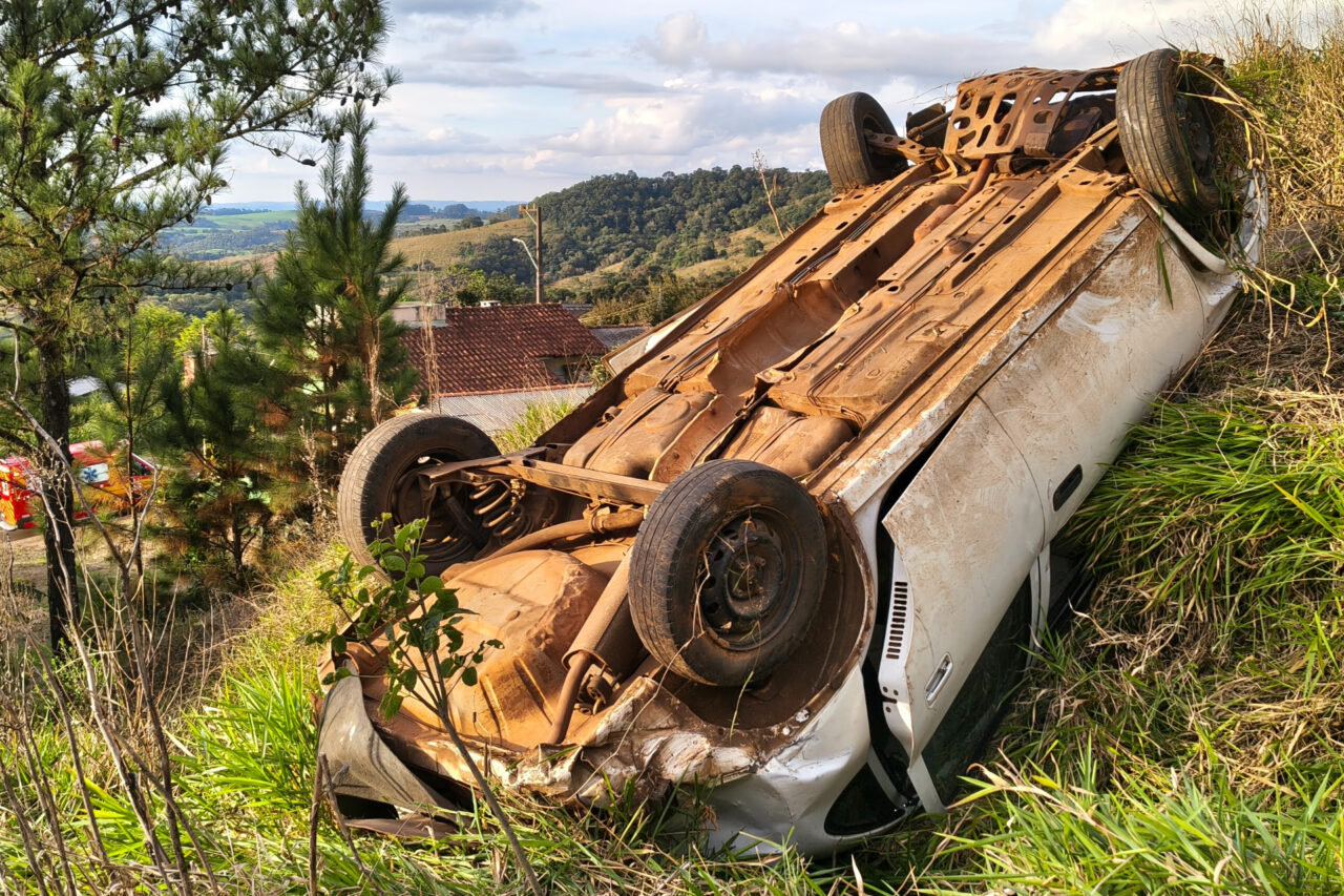 Argentino perde controle de veículo e cai em ribanceira às margens da BR 163, em Barracão 3 ynhd