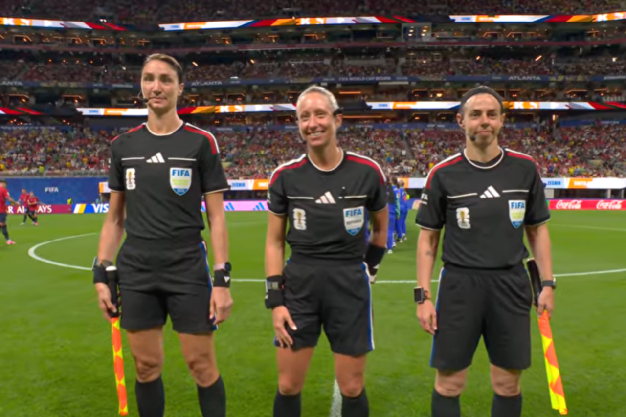 Copa registra arbitragem 100% feminina em jogo entre República Tcheca e África do Sul 33 Copa registra arbitragem 100% feminina em jogo entre República Tcheca e África do Sul