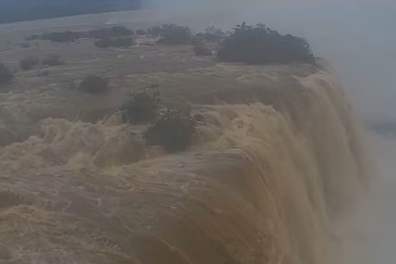 Cataratas do Iguaçu chegam a quase 6 milhões de litros por segundo após chuvas no Paraná 10 Cataratas do Iguaçu chegam a quase 6 milhões de litros por segundo após chuvas no Paraná
