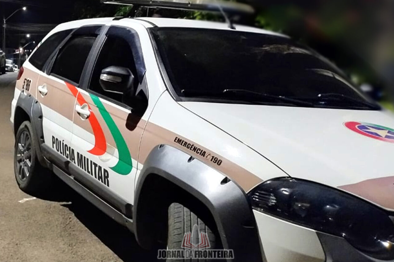 Filho é preso após descumprir medida protetiva de urgência, em Dionísio Cerqueira 3 A mãe informou que seu filho teria ido até sua casa e discutido com ela, caracterizando o descumprimento da medida