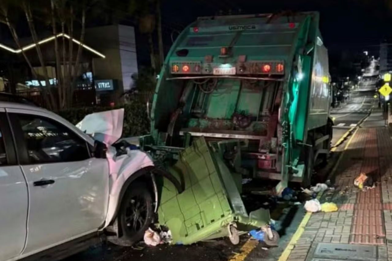 Coletor de lixo morre após ser atingido por caminhonete em SC; motorista é solto após pagar fiança