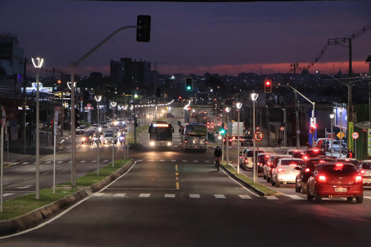 Estudo nacional mapeia seis projetos de mobilidade para a Região Metropolitana de Curitiba 9 Levantamento do Ministério das Cidades e do BNDES aponta seis projetos estratégicos de transporte público para a Região Metropolitana de Curitiba, com previsão de R$ 5,8 bilhões em investimentos