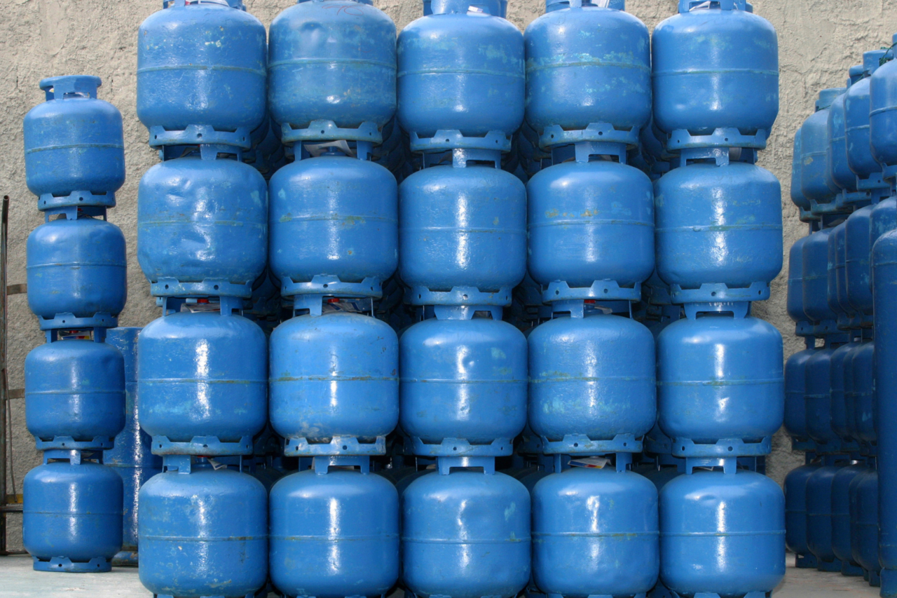 Petrobras cria regra para limitar alta do gás natural após pressão do petróleo 17 Novo mecanismo da Petrobras cria teto e piso para preços do gás natural e pode reduzir reajuste previsto para agosto de 22% para 6%