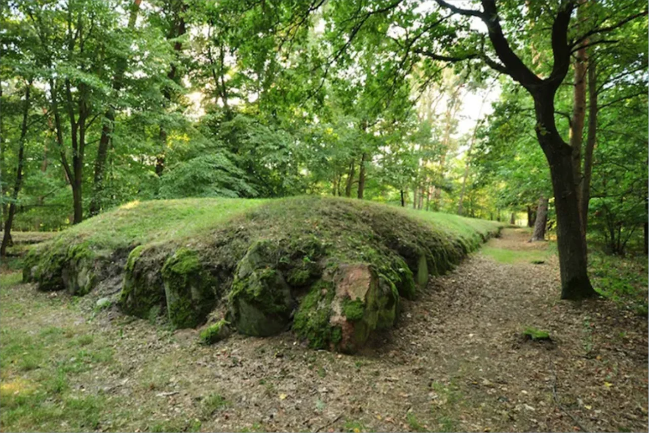 piramide megalitica 4 mil anos 1