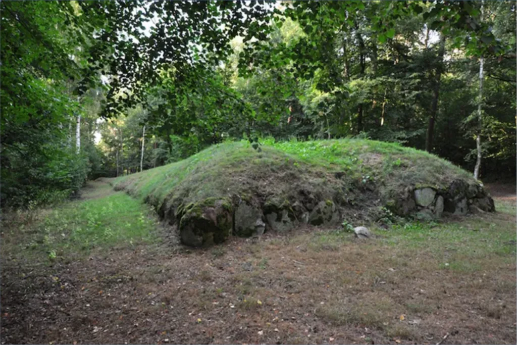 piramide megalitica 4 mil anos 2