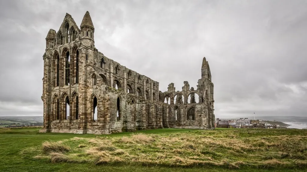 whitby abbey 2805489 1920